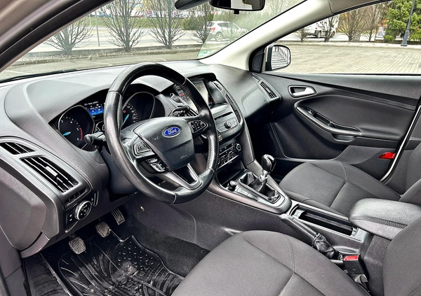 Ford Focus cena 35900 przebieg: 188000, rok produkcji 2016 z Swarzędz małe 667